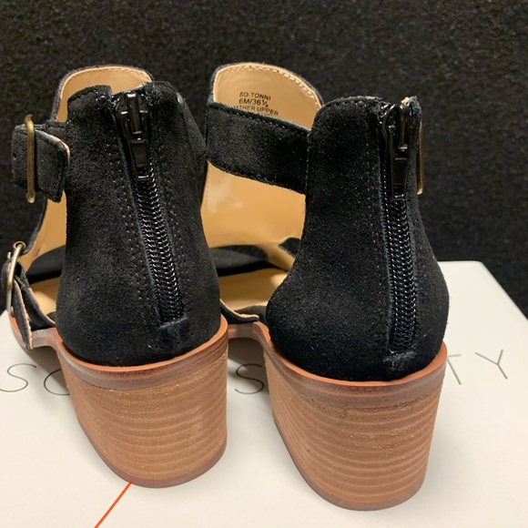 Tonni Buckle Shield Sandal
SOLE SOCIETY - Picture 10 of 16